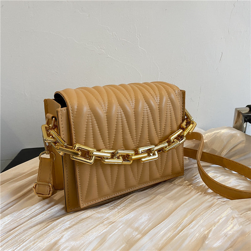 Textured Diamond Chain One-shoulder Messenger Bag