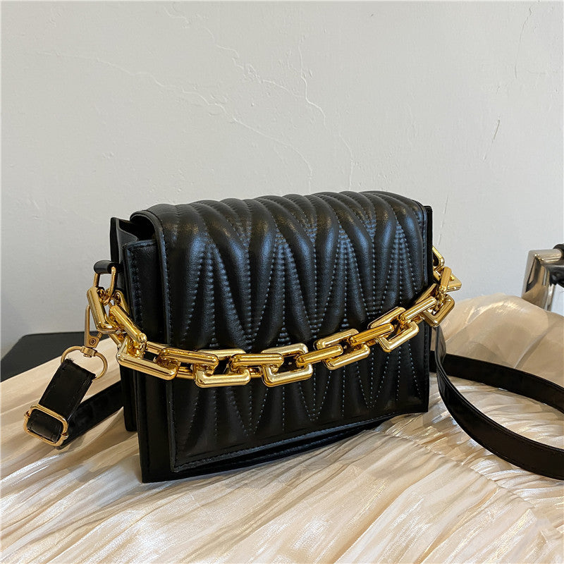 Textured Diamond Chain One-shoulder Messenger Bag