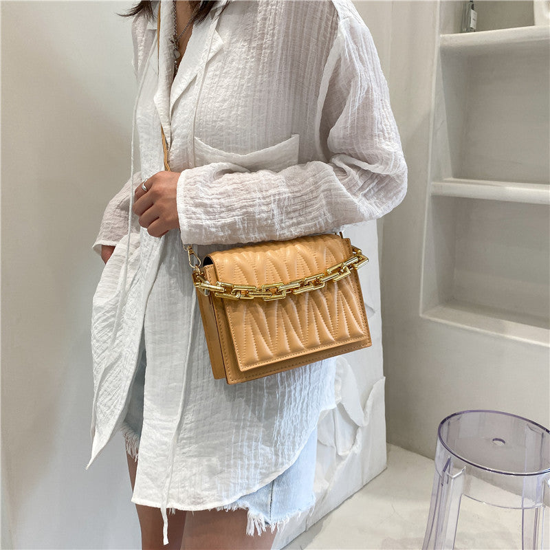 Textured Diamond Chain One-shoulder Messenger Bag