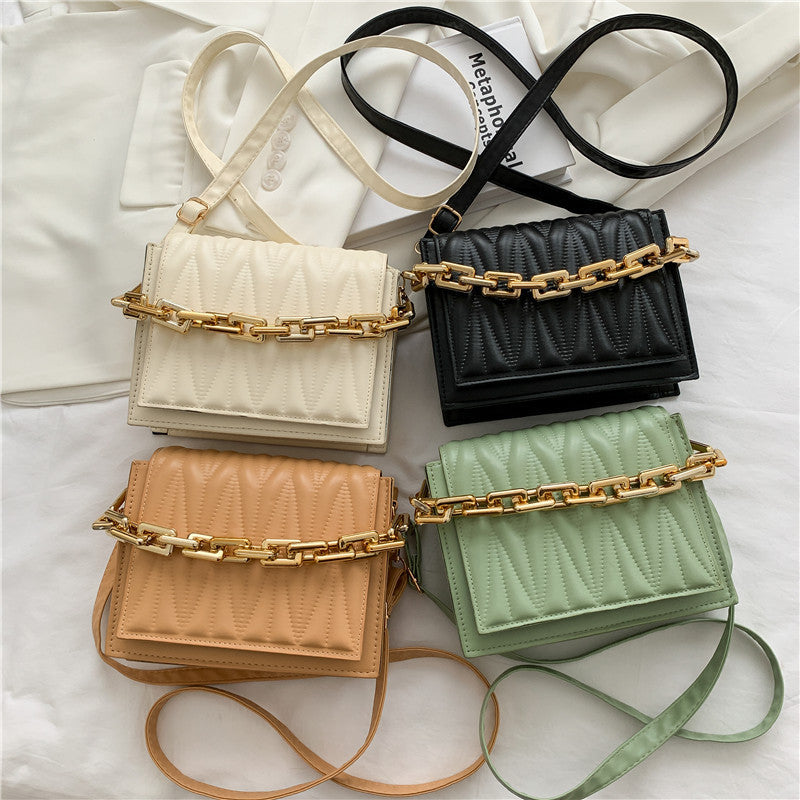 Textured Diamond Chain One-shoulder Messenger Bag