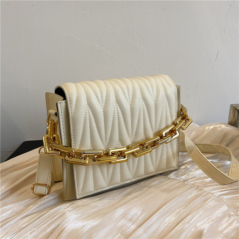 Textured Diamond Chain One-shoulder Messenger Bag